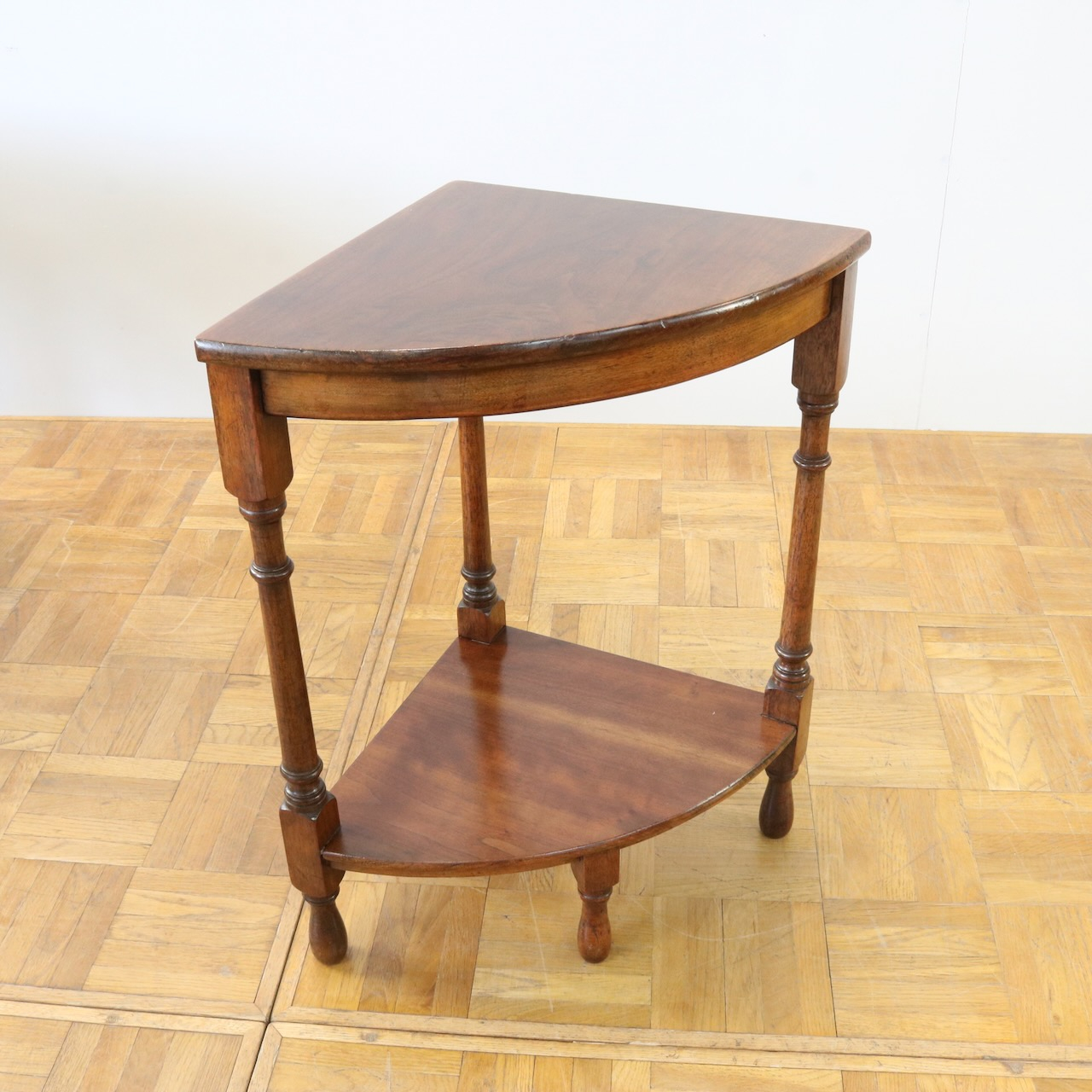 ネストテーブル