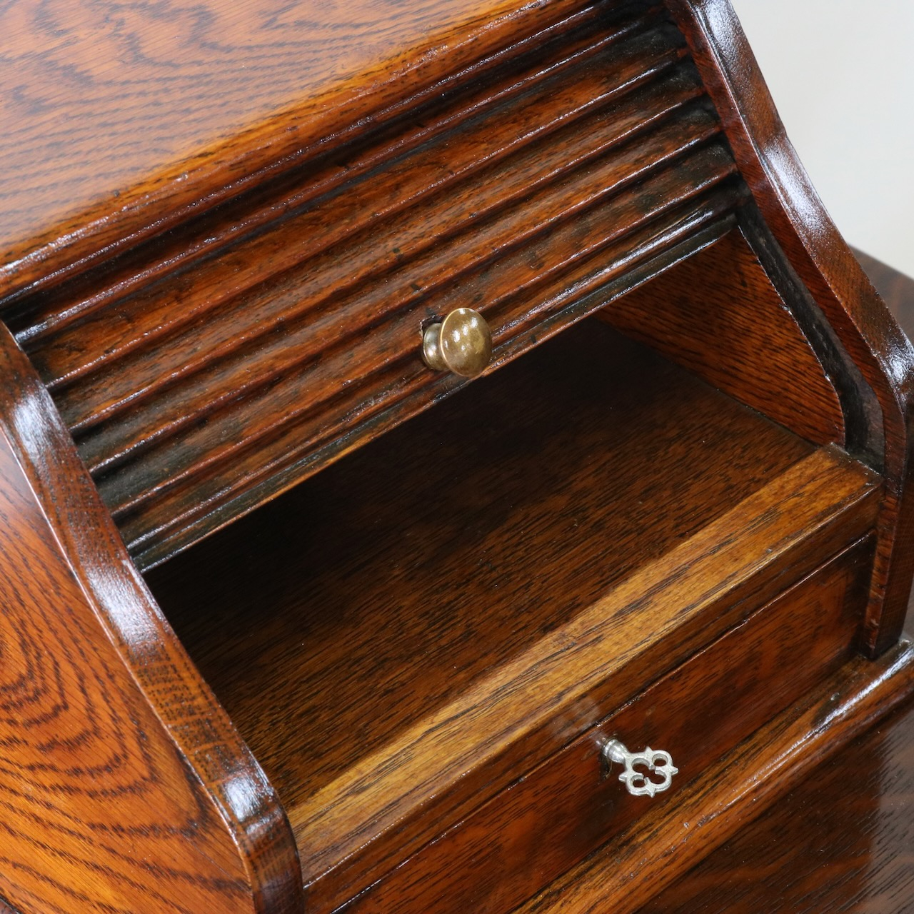 ファイリングキャビネット