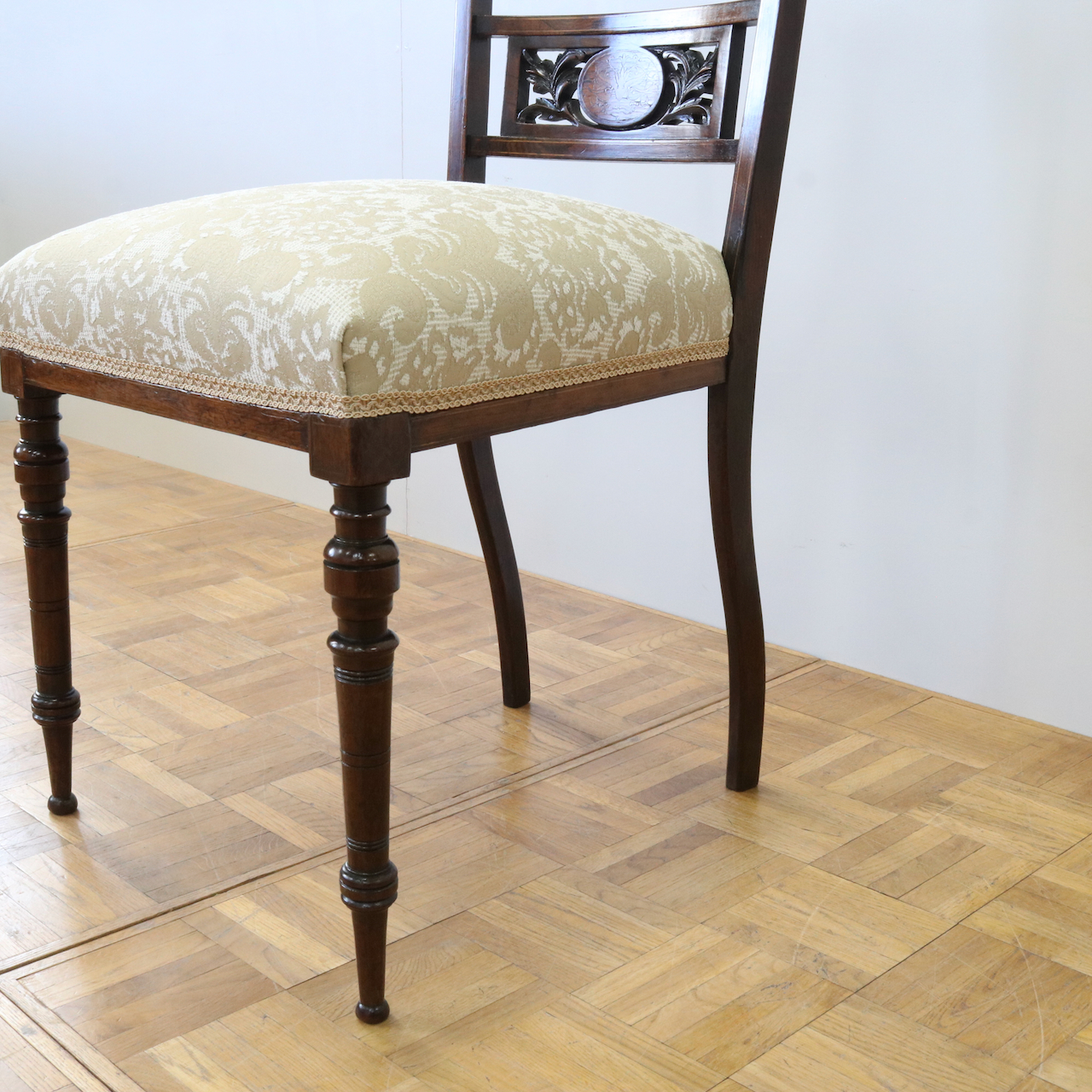 サイドチェアー