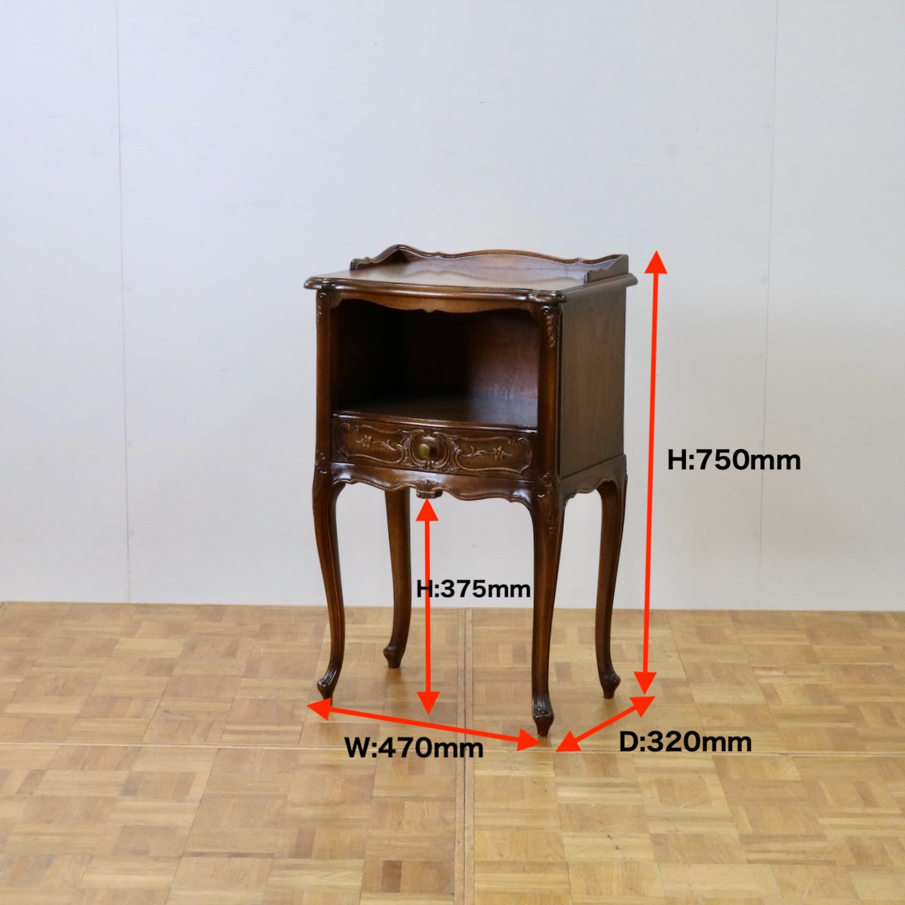ペディスタルカップボード