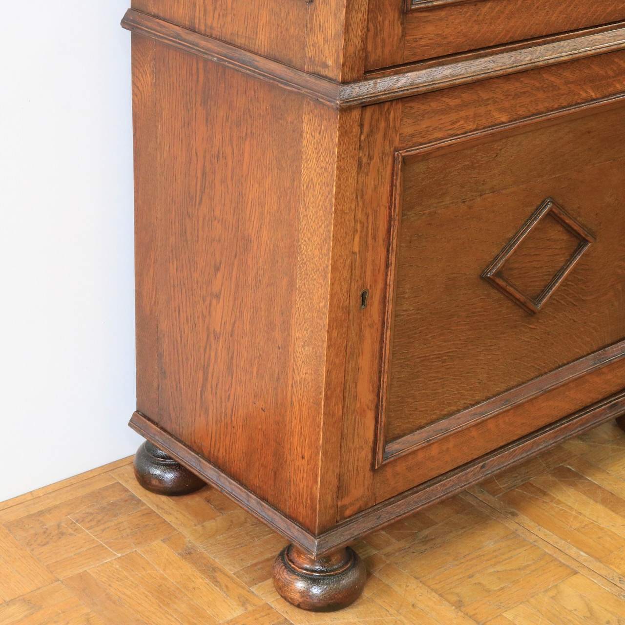 グラスキャビネット