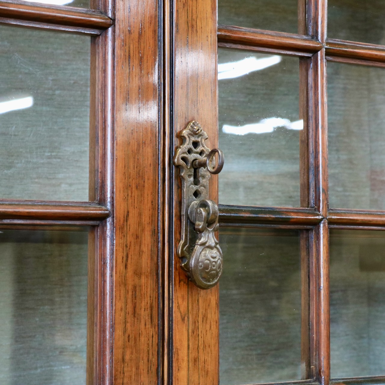 ミラーバックサイドボード