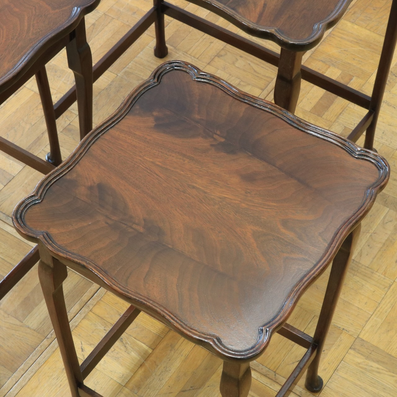 ネストテーブル