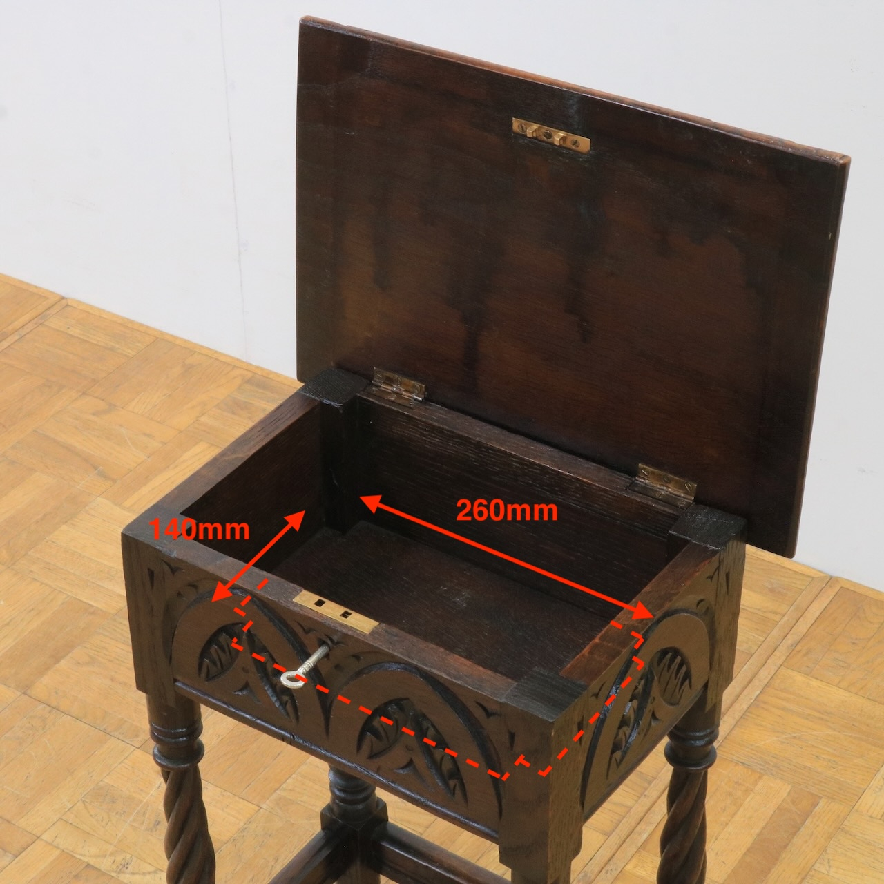 サイドテーブル