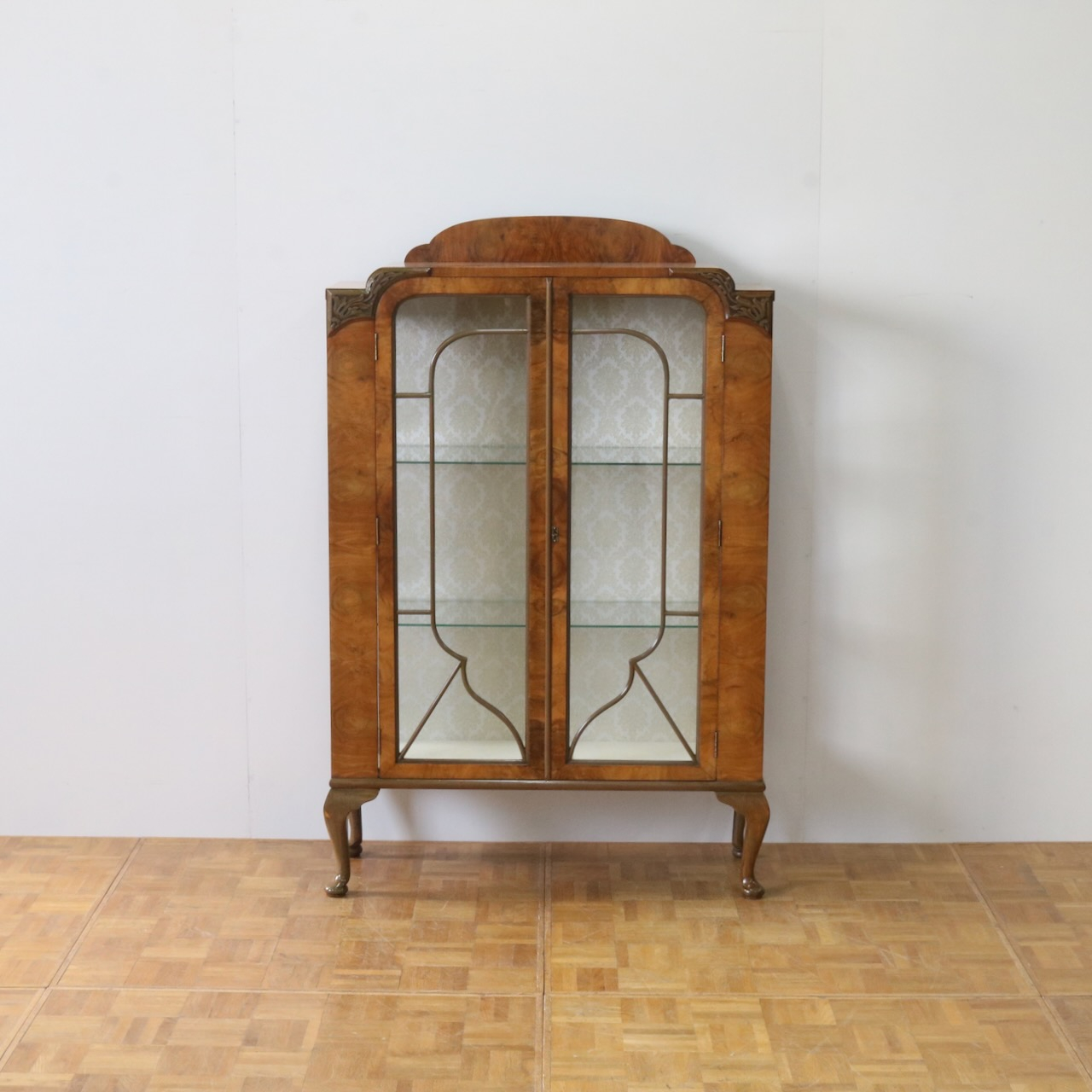 グラスキャビネット