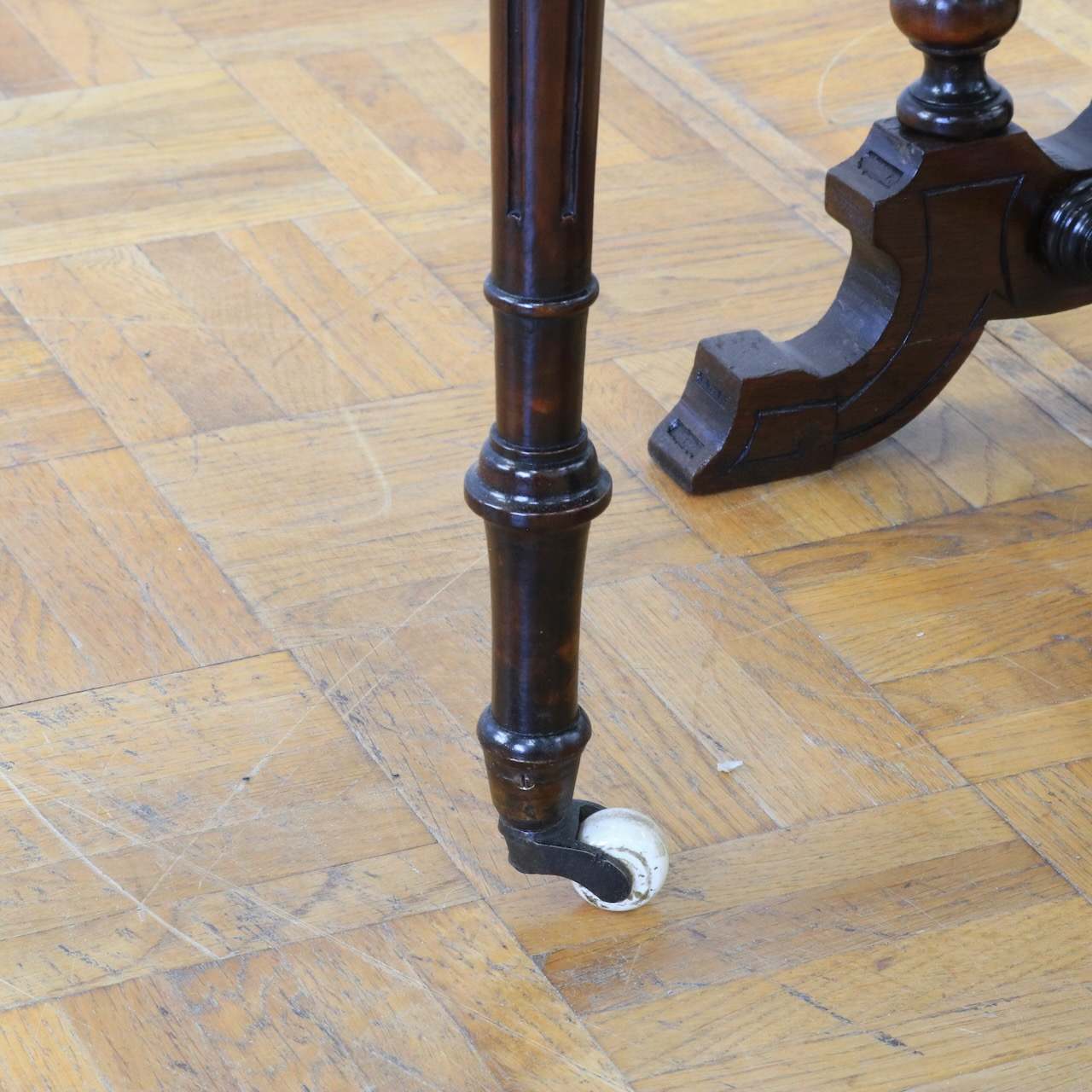 ドロップリーフテーブル