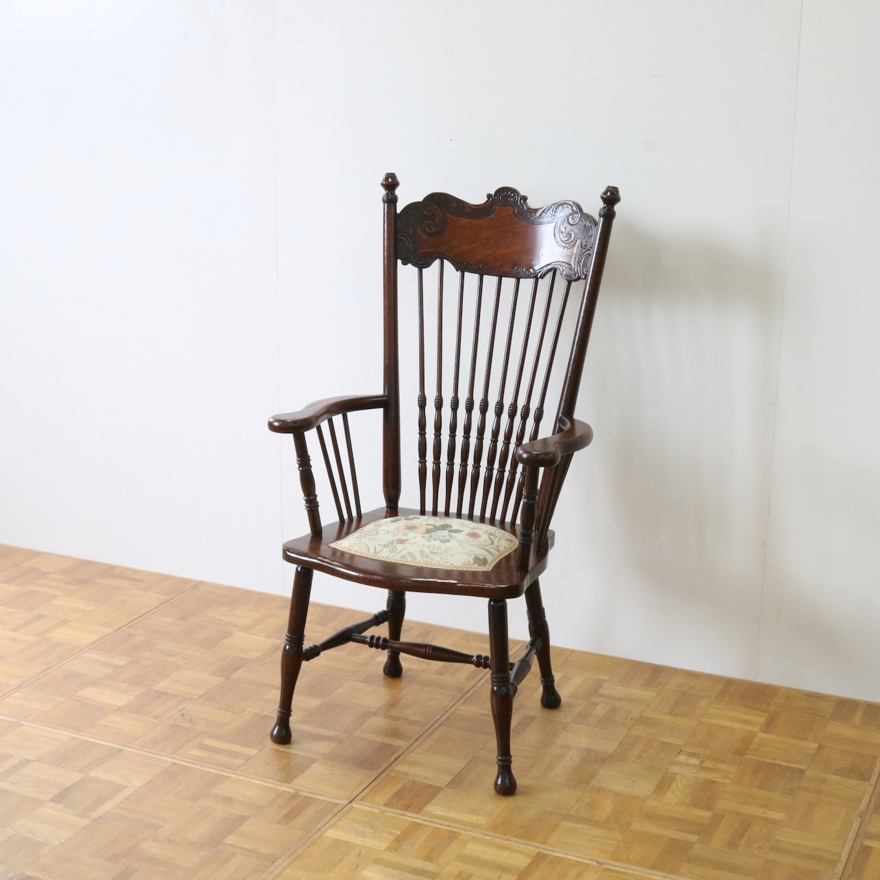 アームチェアー