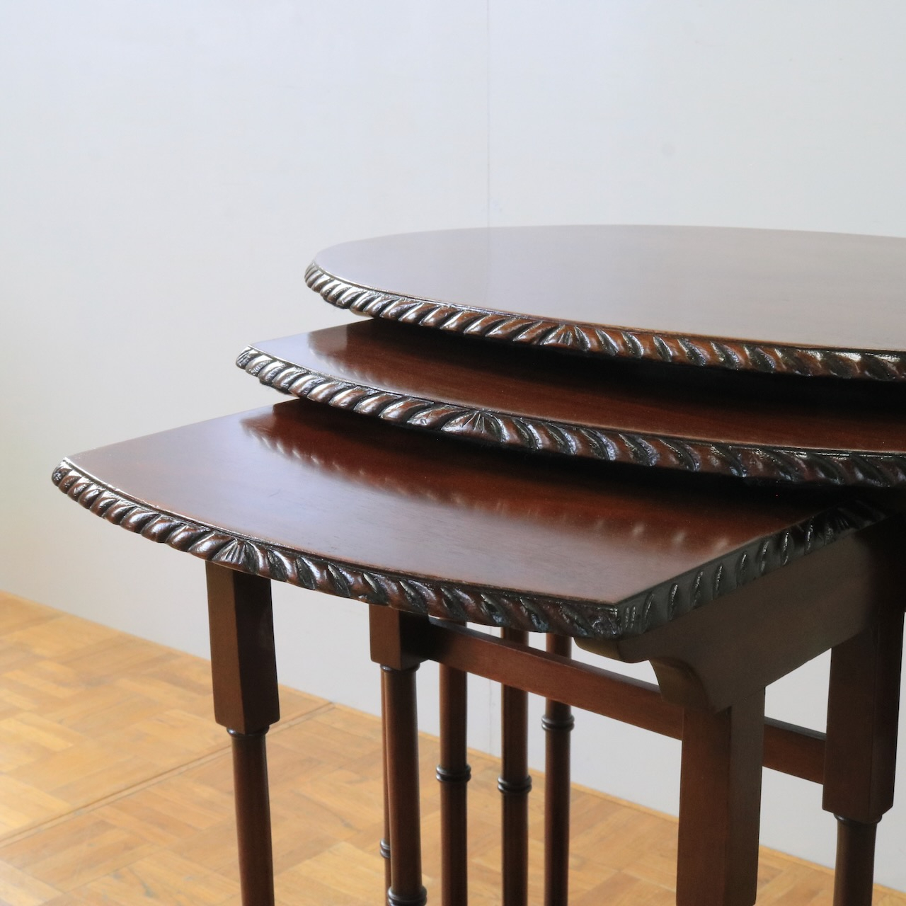 ネストテーブル