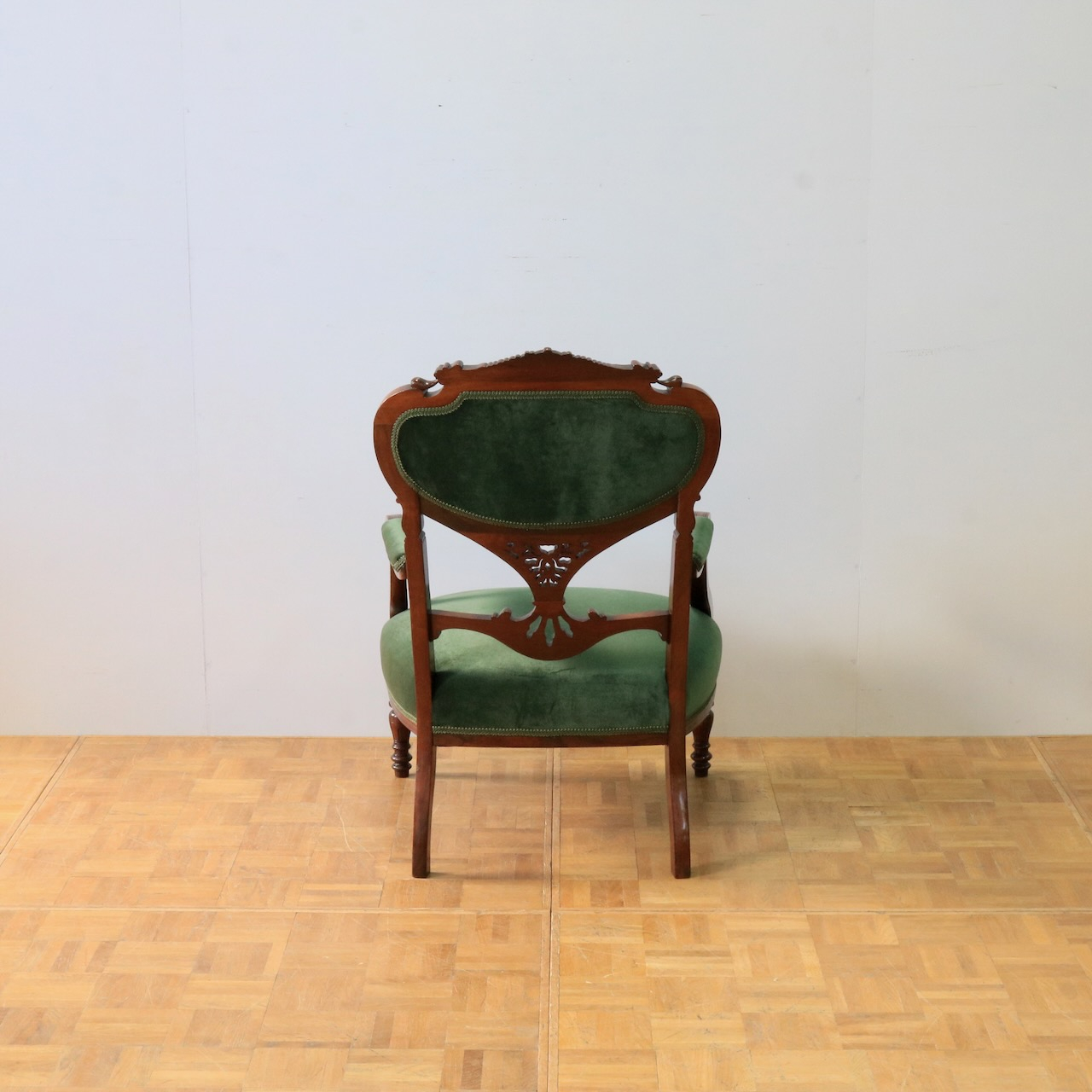 ナーシングチェアー