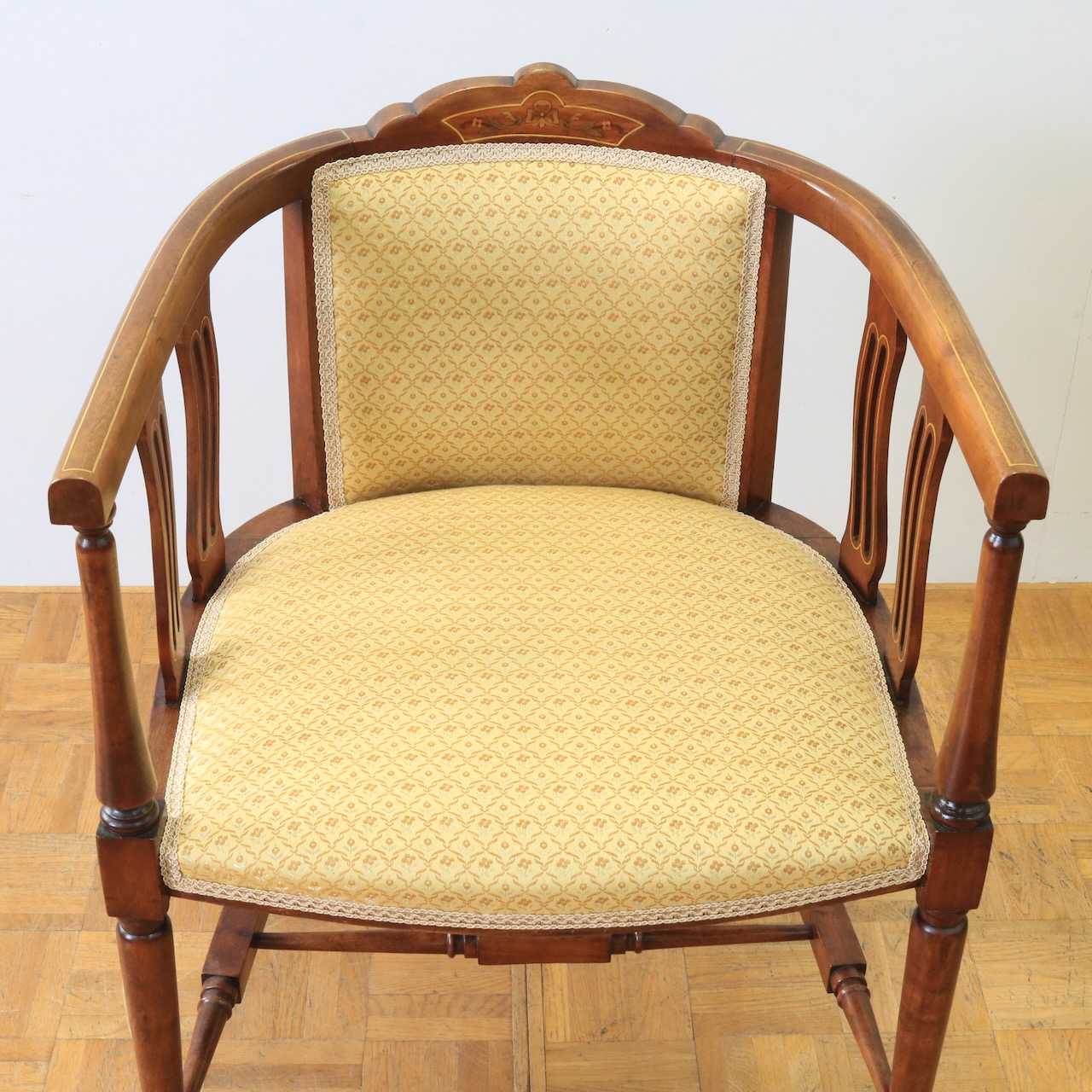 アームチェアー