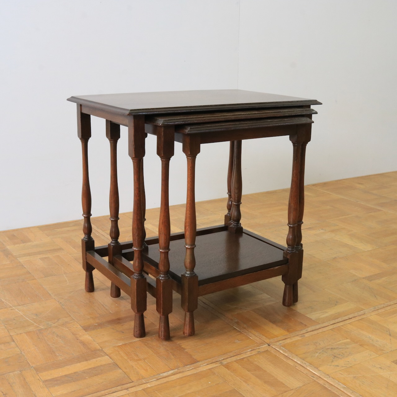 ネストテーブル