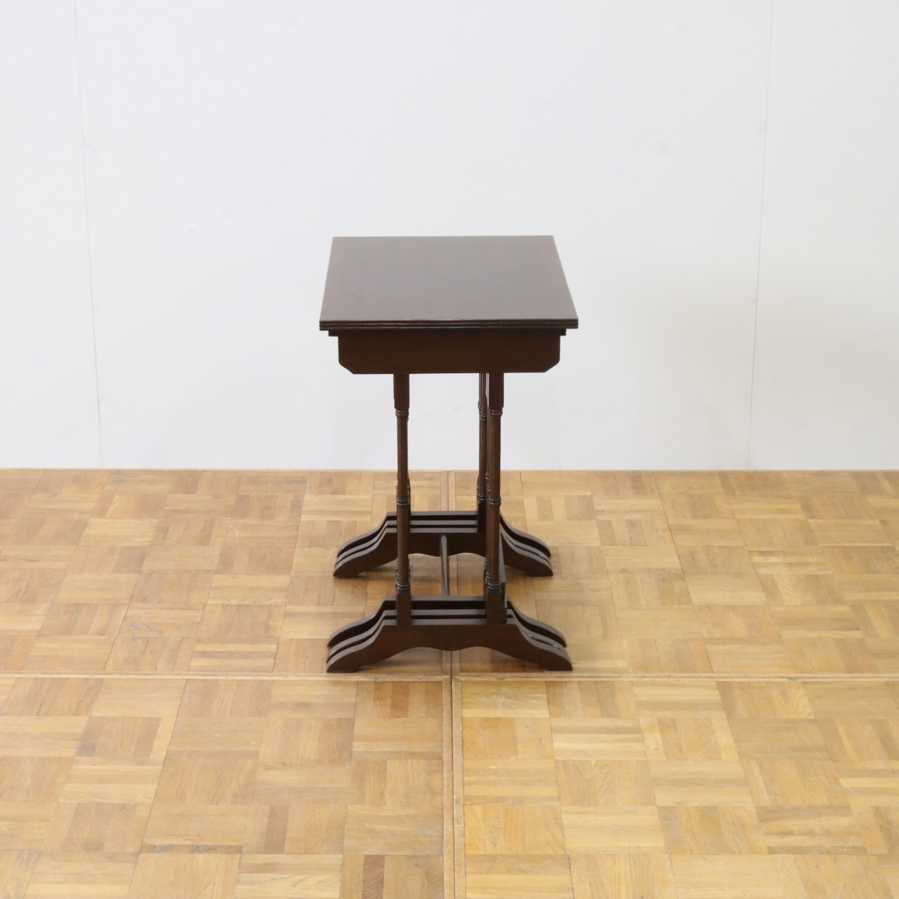 ネストテーブル