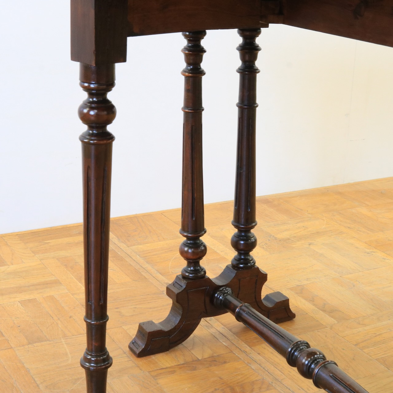 ドロップリーフテーブル