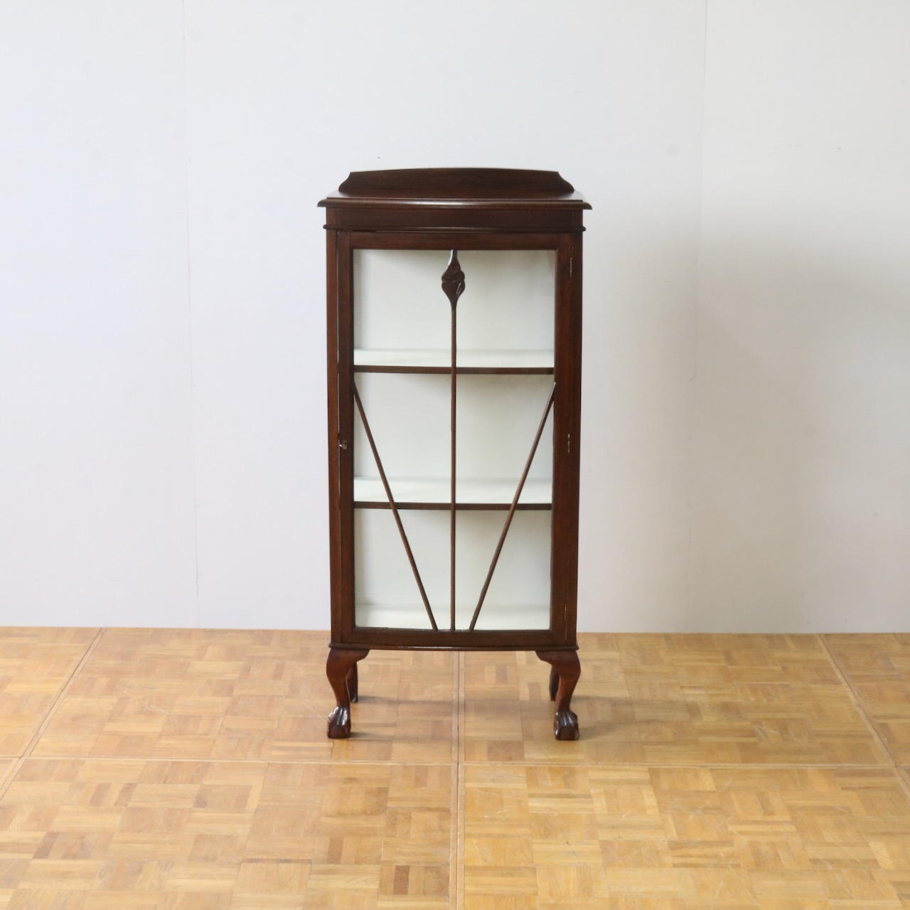 グラスキャビネット