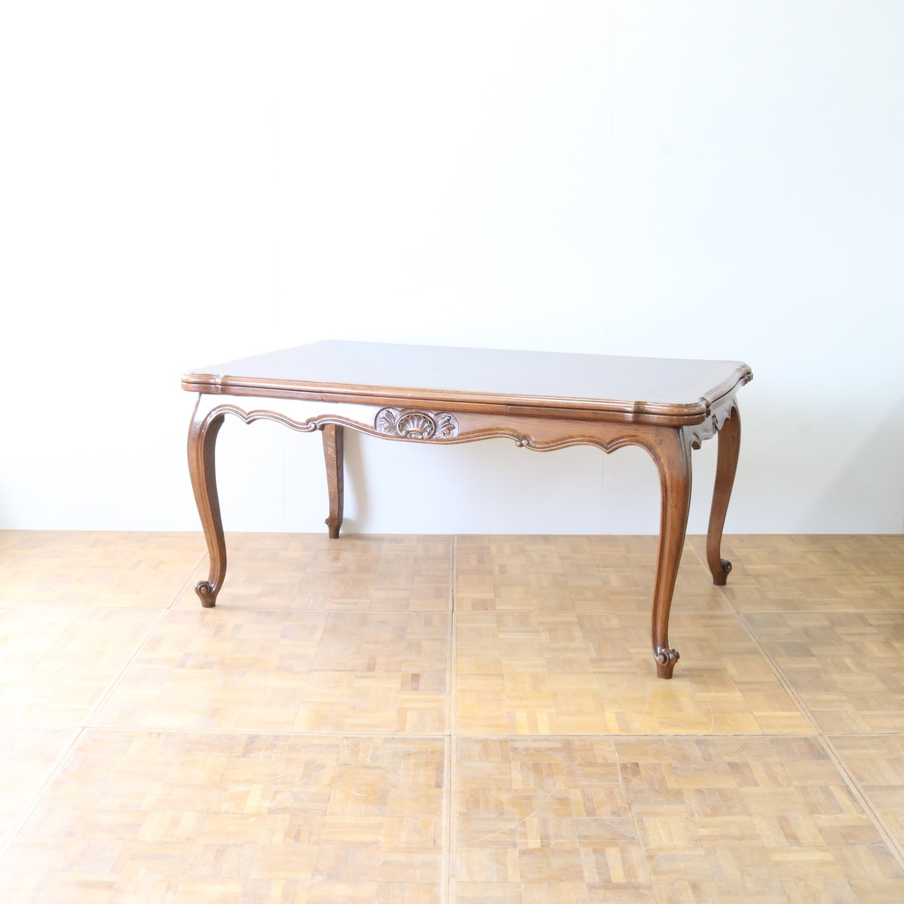 ドローリーフテーブル