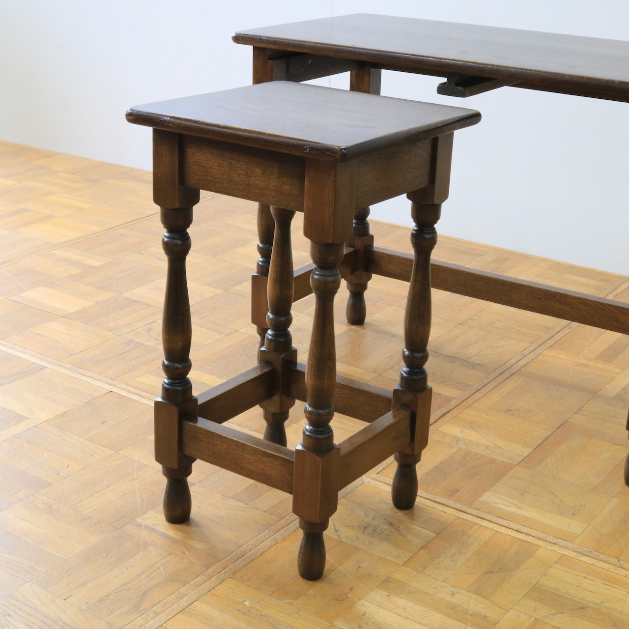 ネストテーブル