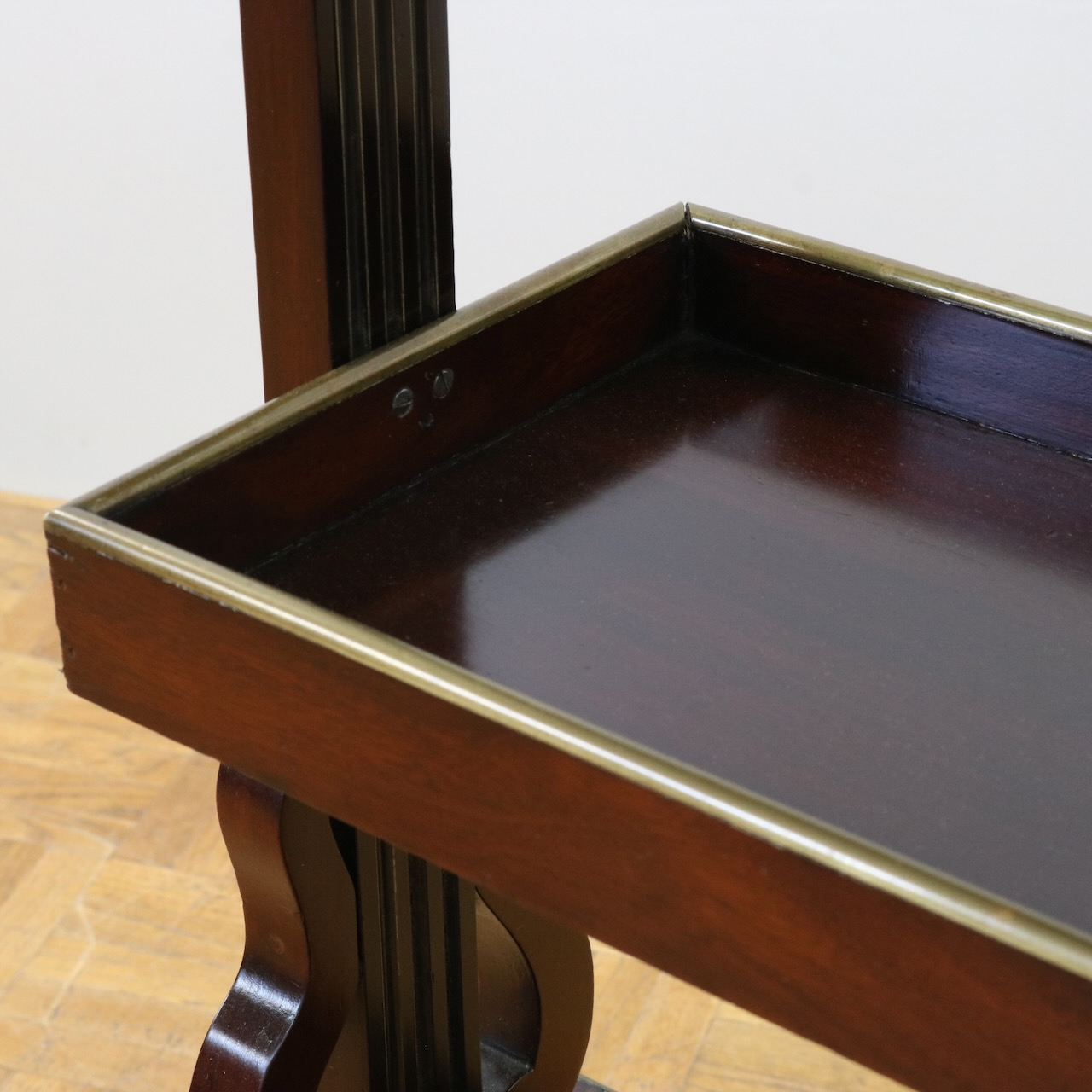 サイドテーブル