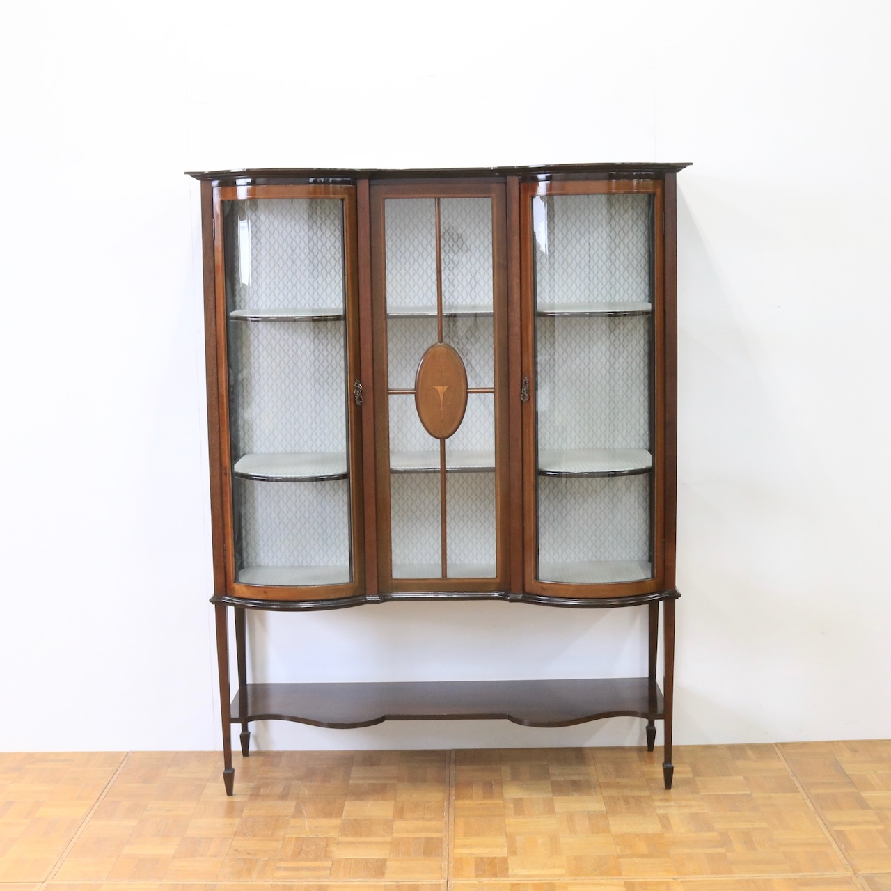 グラスキャビネット