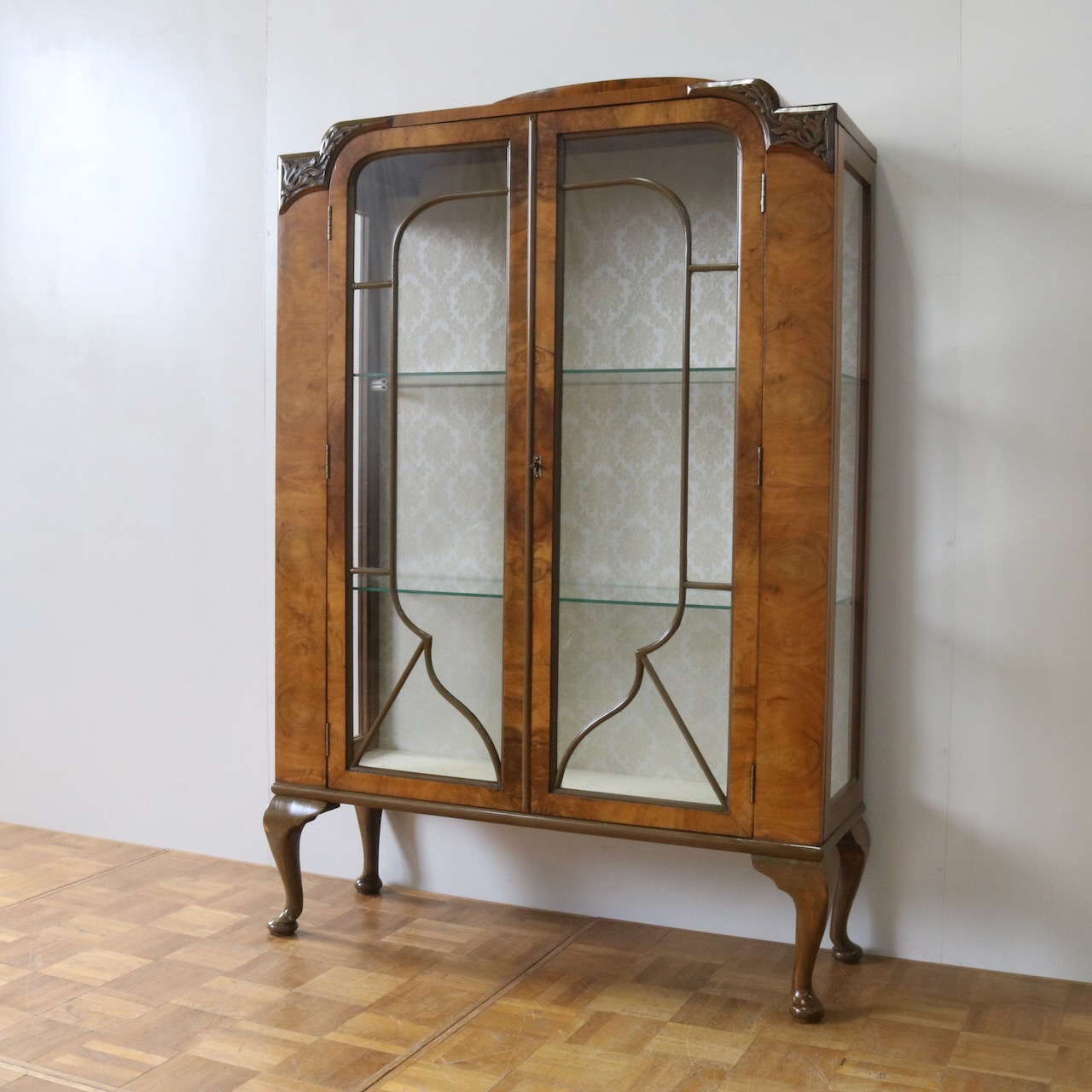 グラスキャビネット