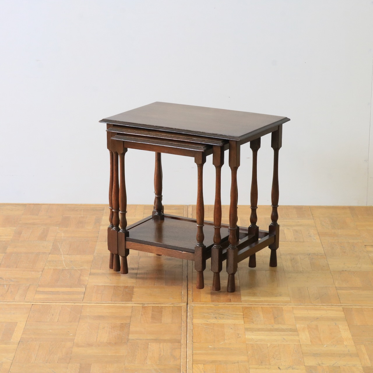 ネストテーブル