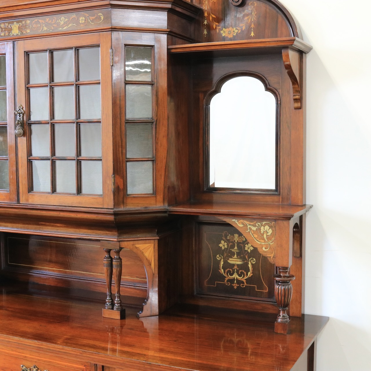 ミラーバックサイドボード