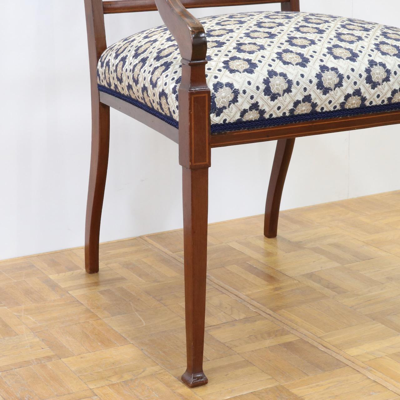 アームチェアー