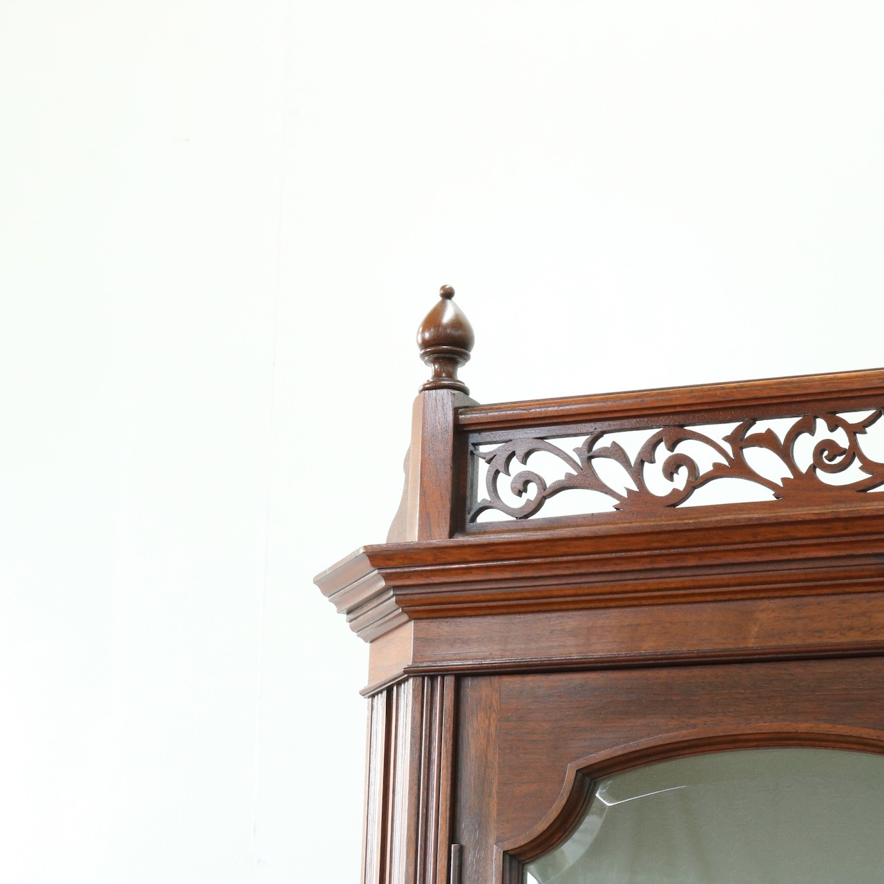 コーナーキャビネット