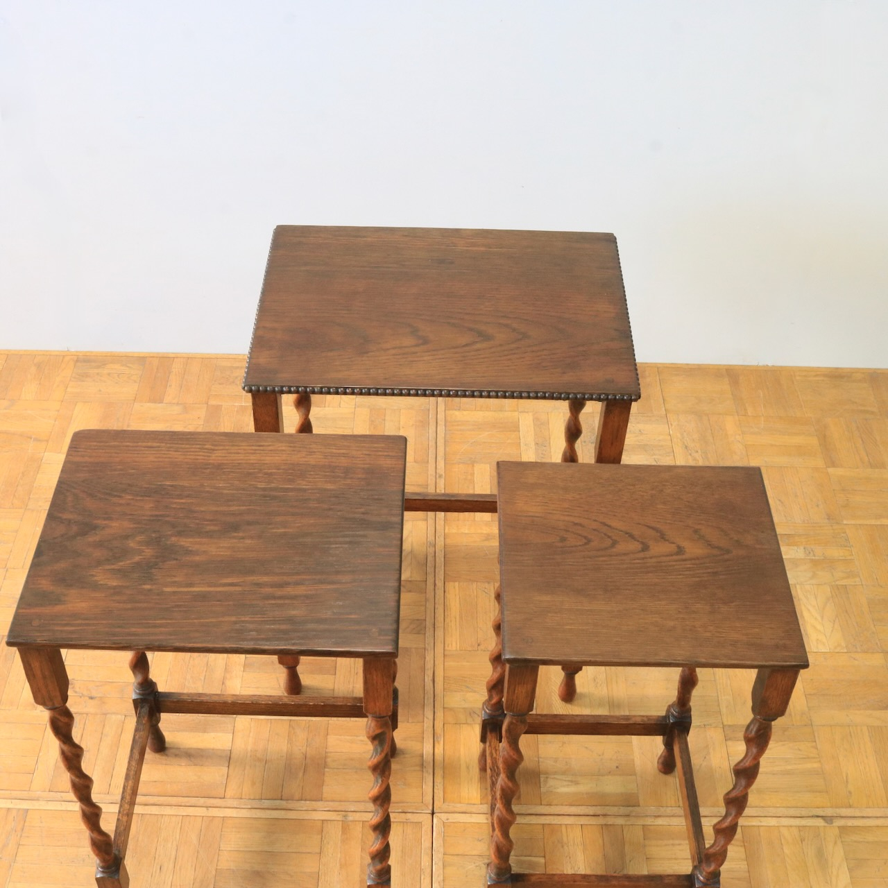 ネストテーブル