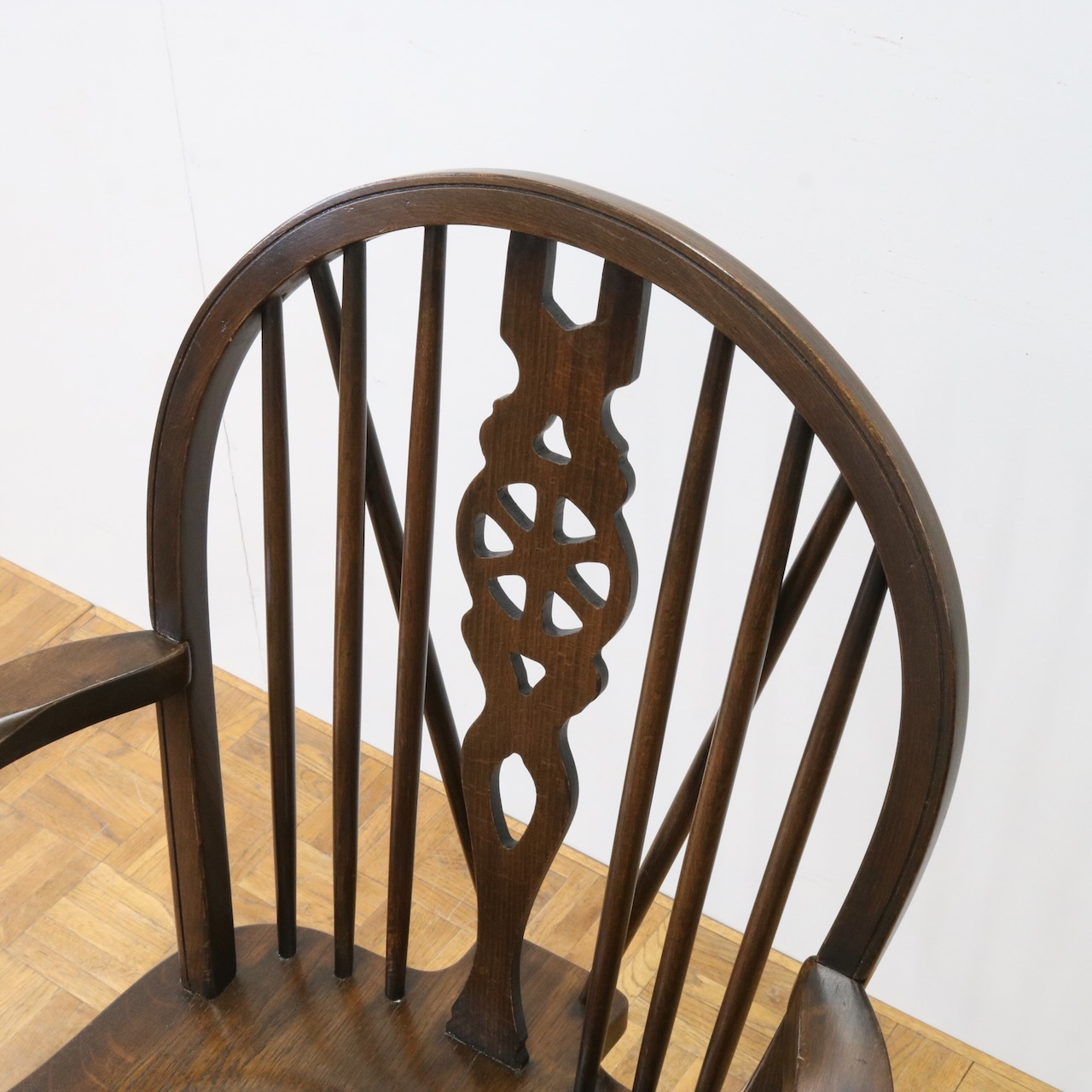 アームチェアー