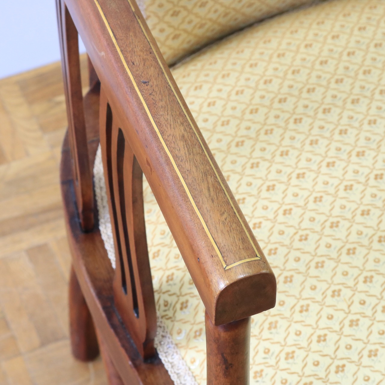 アームチェアー