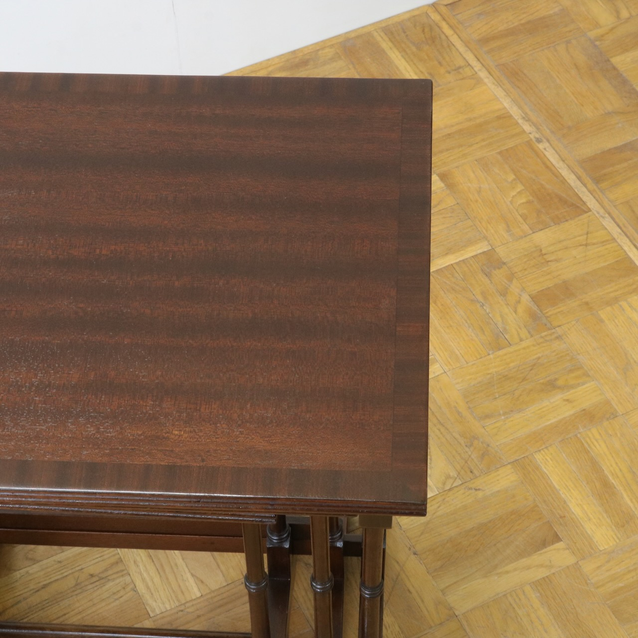 ネストテーブル