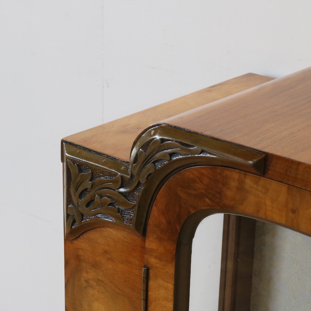 グラスキャビネット