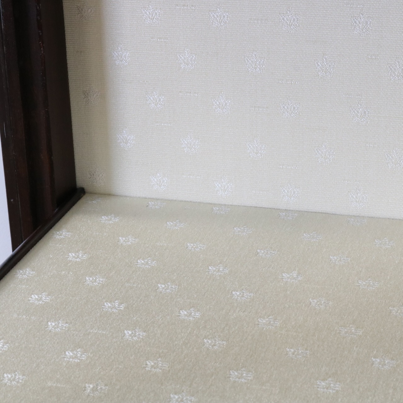 グラスキャビネット