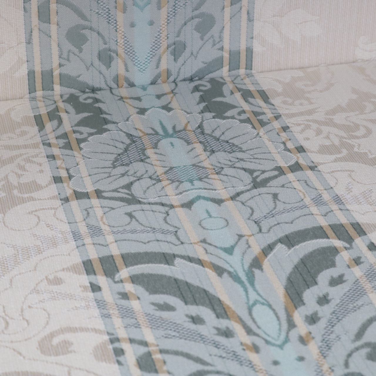 グラスキャビネット