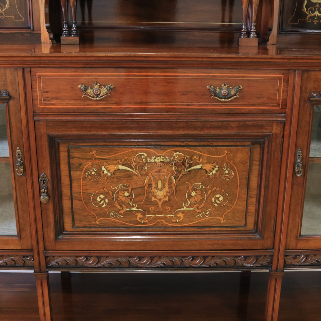 ミラーバックサイドボード