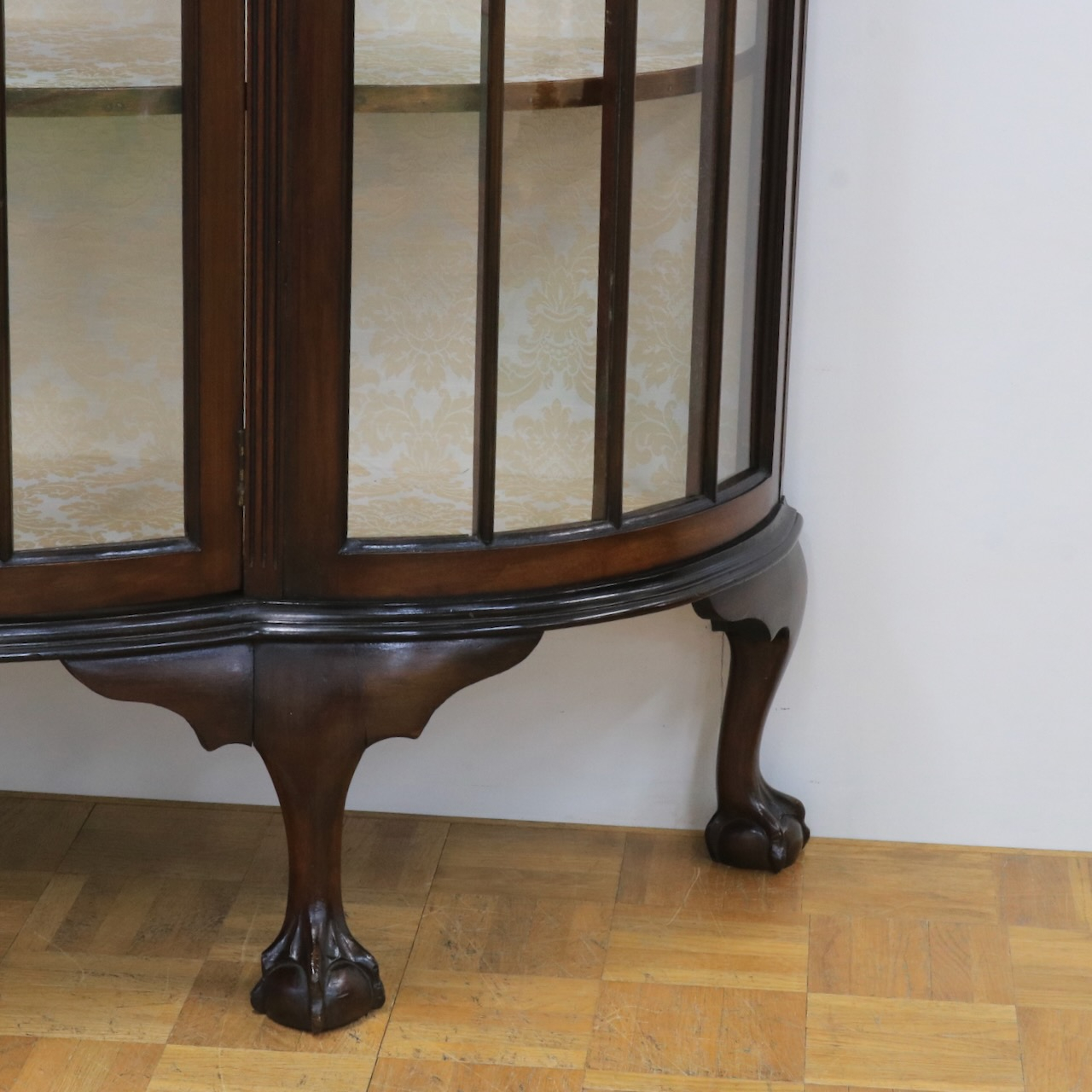 グラスキャビネット