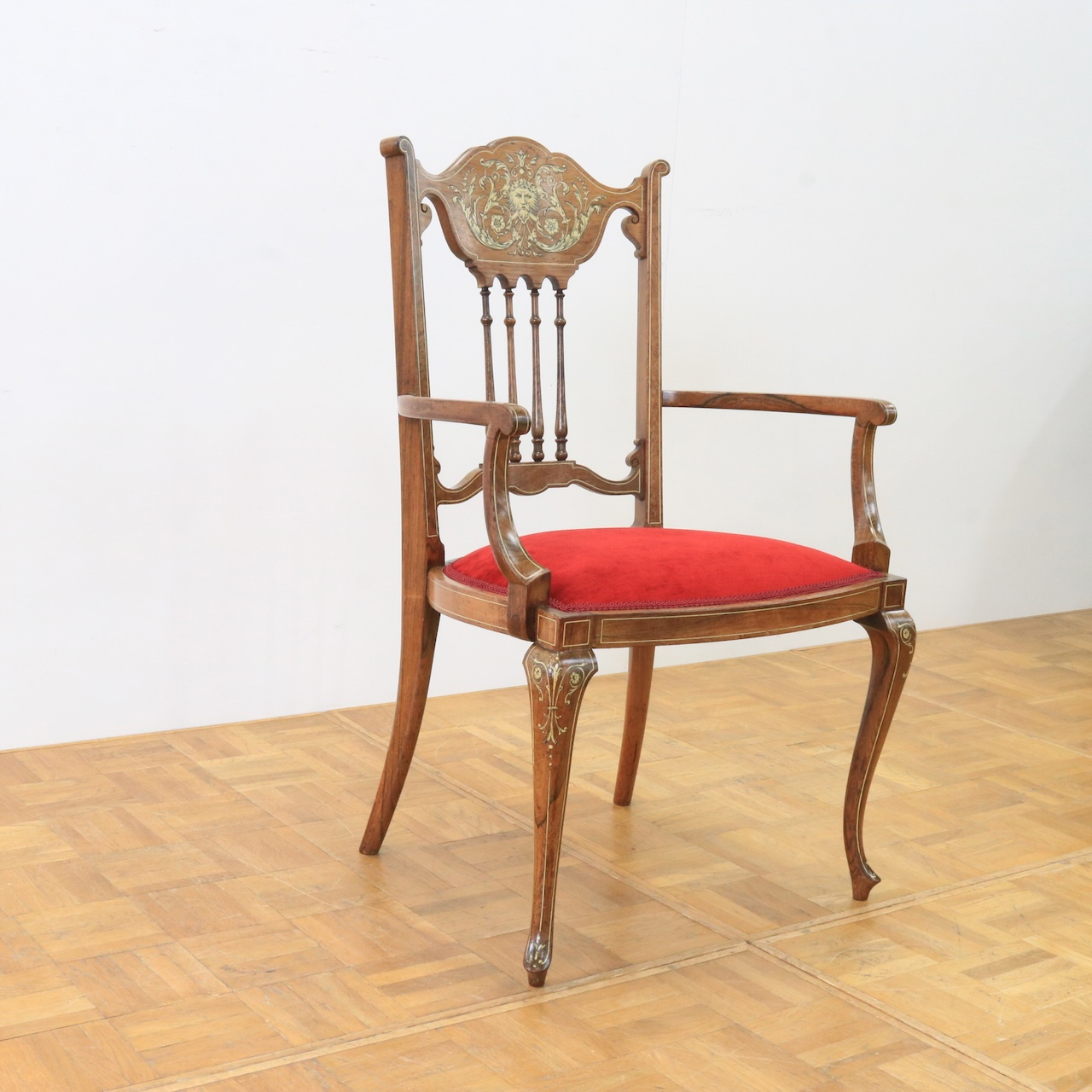 アームチェアー