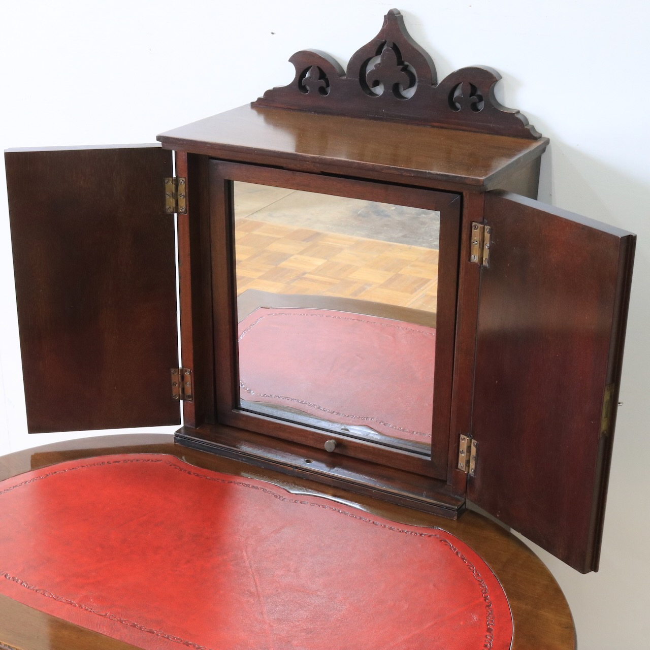 ドレッシングテーブル