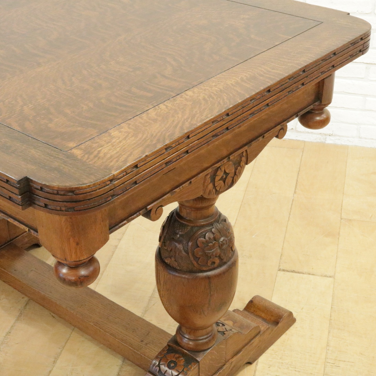 ドローリーフテーブル