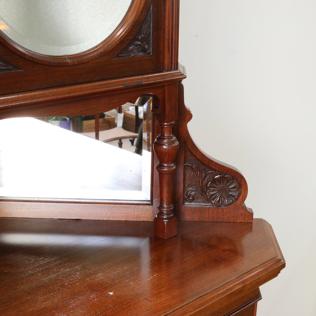 コーナーキャビネット