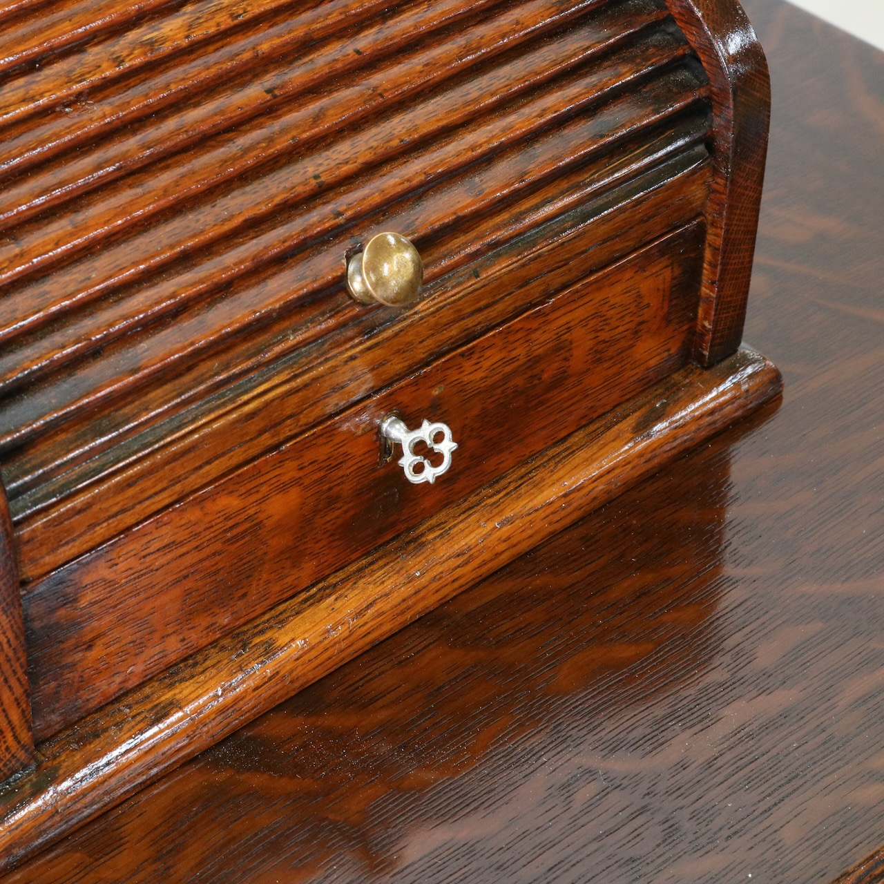 ファイリングキャビネット