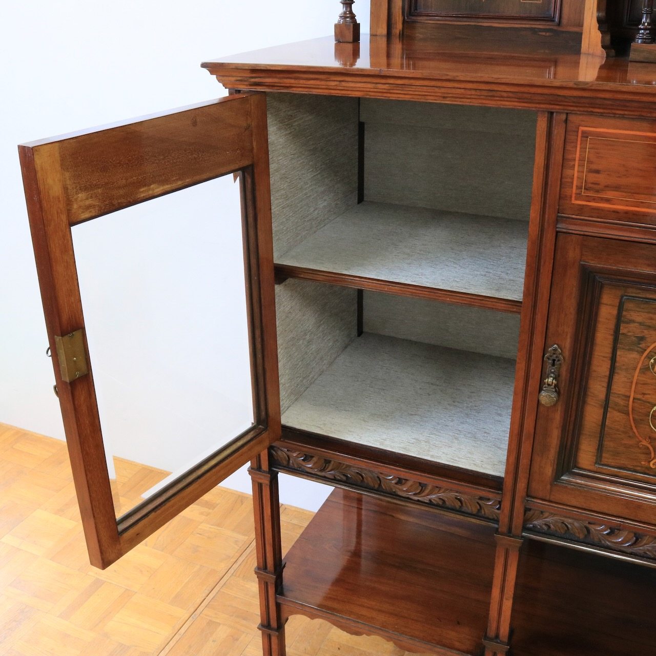 ミラーバックサイドボード