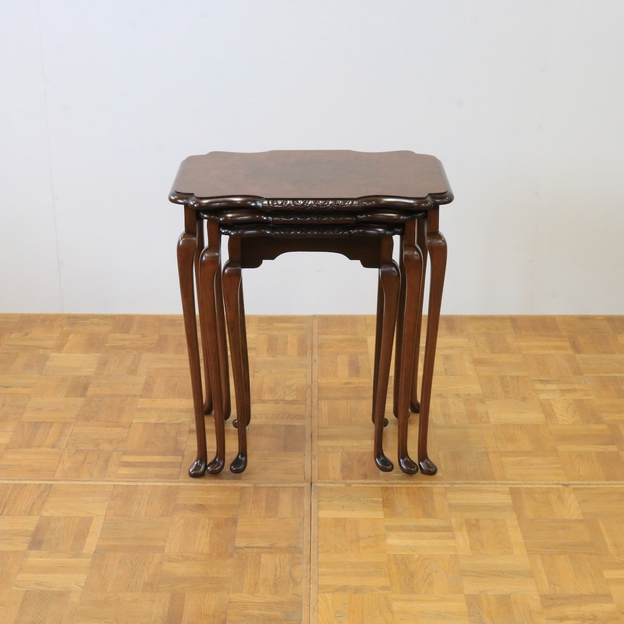 ネストテーブル