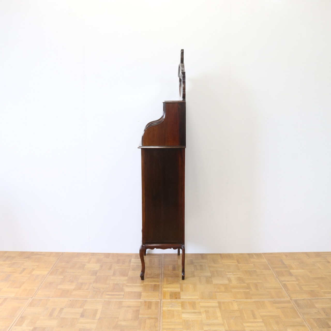 グラスキャビネット