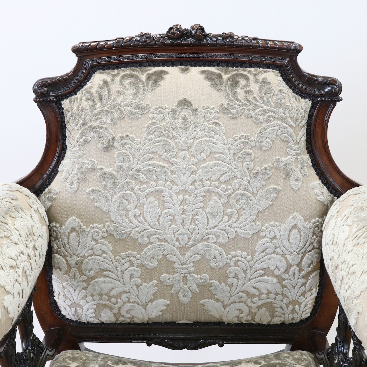 アームチェアー