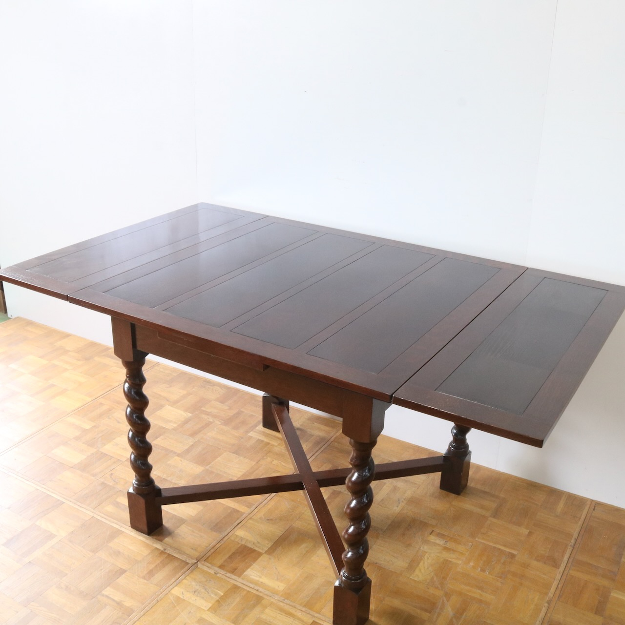 ドローリーフテーブル