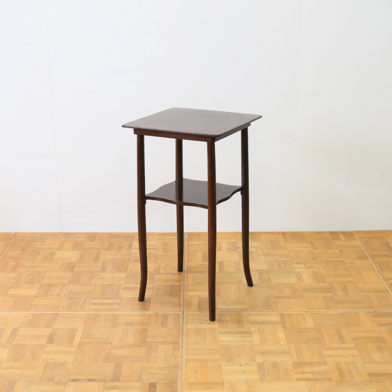 サイドテーブル