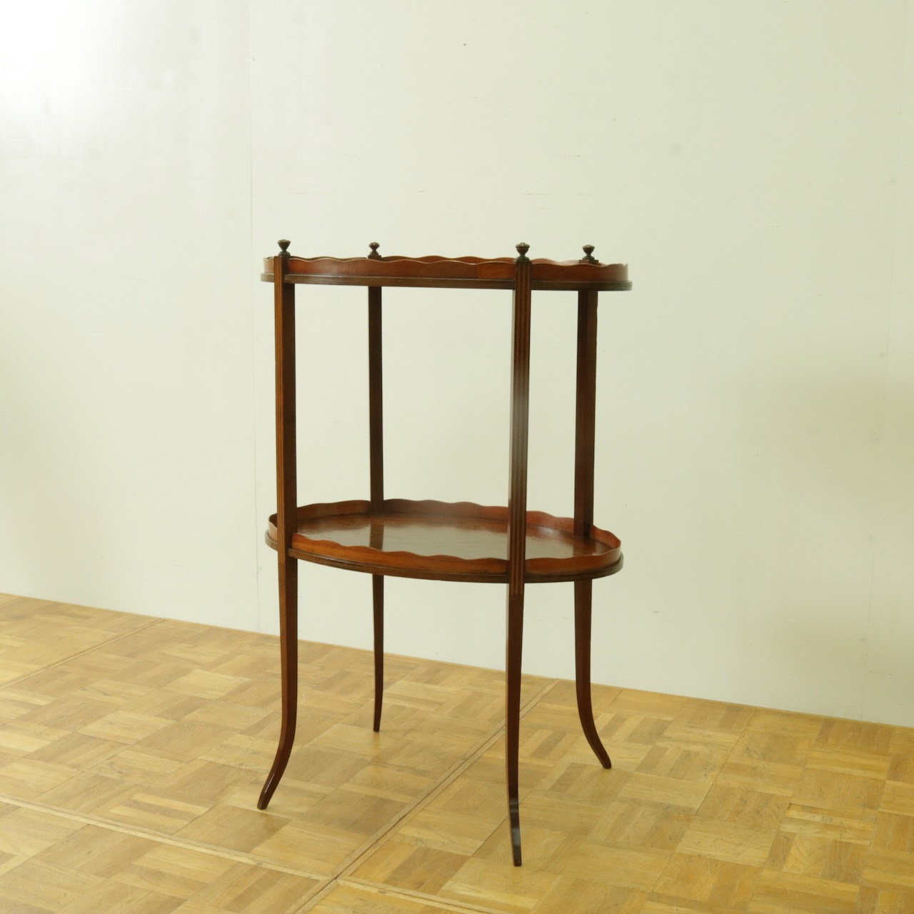 サイドテーブル