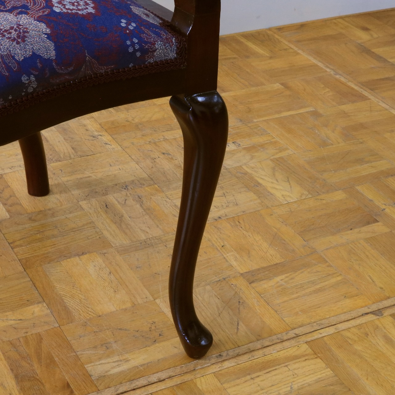 アームチェアー