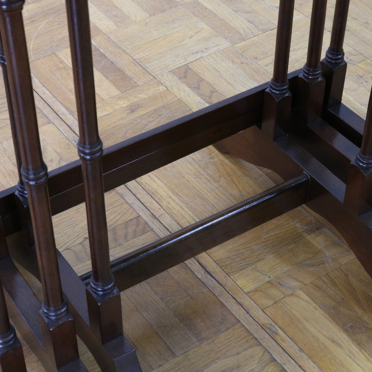 ネストテーブル